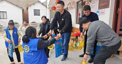 ����ů�����ذ����У��ڲ�tengbo9885�����ɷݿ�չ�����߷�ο������м����˶�